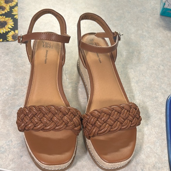 NWOT Time and tru memory foam sandals size 10 - Picture 1 of 6